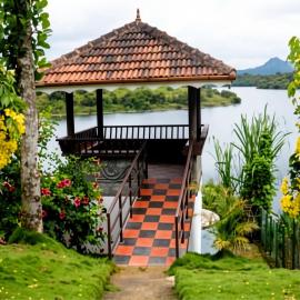 Nvoyages Lake View Cottage, hotel a Meppādi