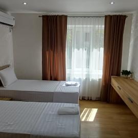 HOSTEL CHINOR