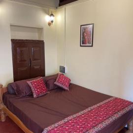 Luxurious Heritage home room for 2 adults in Dharwad
