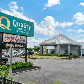 Quality Inn & Suites Livonia - Detroit, hotell i Livonia