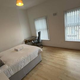 Apartment Sleeps 4 near Anfield, hotel i Liverpool