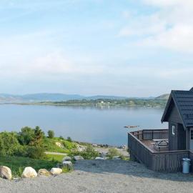 8 person holiday home in Leka-By Traum، فندق في Frøvik