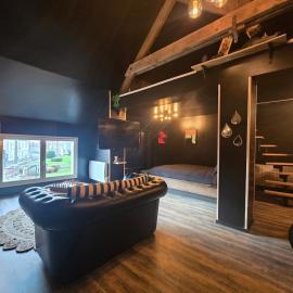 La Capucine - SPA love room en duplex, espace jeux
