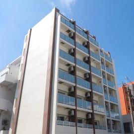 New Normal Hotel in ASAHIBASHIEKI, hotel em Naha
