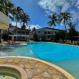 3BR Mtwapa Beachfront Ocean View & Pool