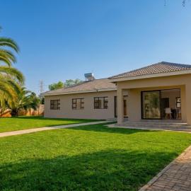 Ruemat 4 bedrooms Cozy Place Hillcrest Bulawayo, hotel em Bulawayo