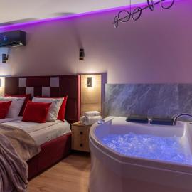 Portovo Private Jacuzzi & AC Suite by Lion Apartments