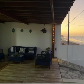 De frente para o mar com a comodidade de acesso as 5 suites climatizadas todas no Terreo, хотел в Икапуи