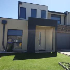 Spacious n comfortable modern family home near Train Station with free wifi u4