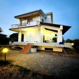 Nannytta House - Spacious Home 3 minutes from the sea