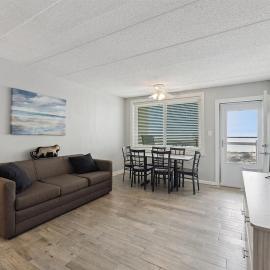Beachfront Condo with a Heated Pool, BBQ Grills