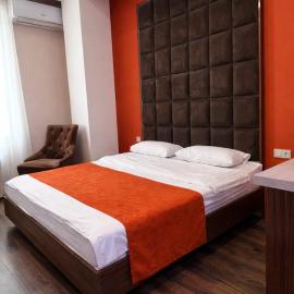 Fama 12 Hotel