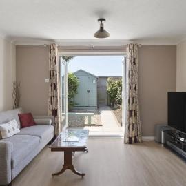 Comfortable Home Garden & Parking Walk to Beach