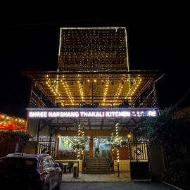 Hotel Shree Narshang, hotel em Makaising