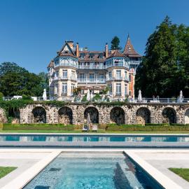 Château des Avenieres، فندق في كْخوزايْ