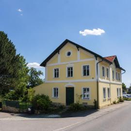 Studio Hadersdorf near Train station with Free Parking