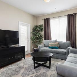 3Br 2Bath Condo Balcony 5min Conv Center 1388ft