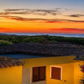 Accogliente trilocale con terrazzo vista mare, Residence Mirice - Vignola Mare, hotel i Li Valcaggi