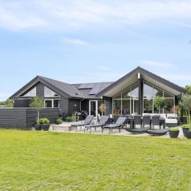 5 star holiday home in Jægerspris, hotel em Jægerspris