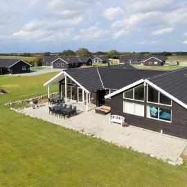 5 star holiday home in Sydals, hotel en Høruphav
