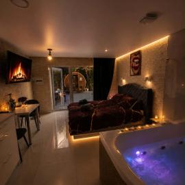 LT11 vila - jacuzzi studios 777