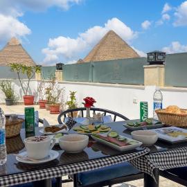 Z Pyramids Inn