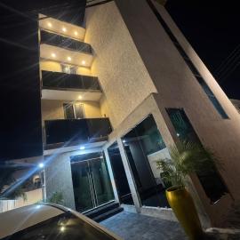 Derna Guest House, hótel í Accra