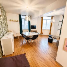 Charmant appartement - centre Albert Vue Basilique, хотел в Албер