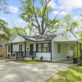 Druid Hills Retreat Group StayKing BedParking