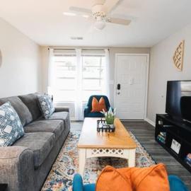 Avondale Guest House- Private BalconyGrillFamily