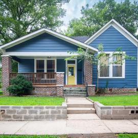 Division Den Charming One-Level w Backyard WiFi