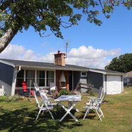 5 person holiday home in TRÄSLÖVSLÄGE-By Traum, hotel di Träslövsläge