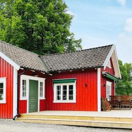 4 person holiday home in ALLINGSÅS, SVERIGE, hotel v destinácii Hjälmared