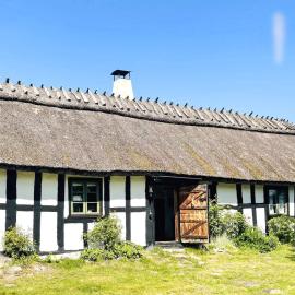 Timber Cottage with Rustic Charm