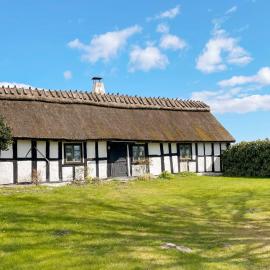 Timber Cottage with Rustic Charm