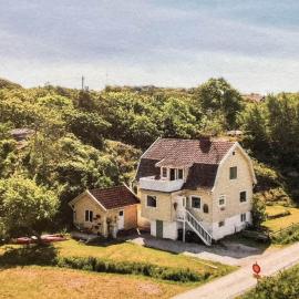 8 person holiday home in KLÖVEDAL-By Traum