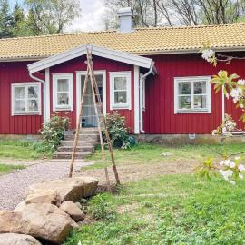 8 person holiday home in Hestra-By Traum, מלון בHestra
