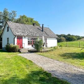 Bright holiday home in Vollsjö-By Traum، فندق في Vollsjö