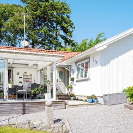 6 person holiday home in LYSEKIL-By Traum