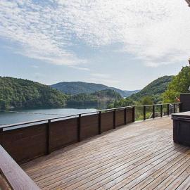 4 star holiday home in Lyngdal, hótel í Lyngdal