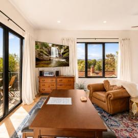 Penthouse West - Mountain Views