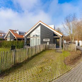 Coastal Family Escape with Enclosed Garden, Hotel in Renesse