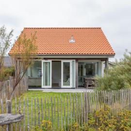 Beachside Modern Holiday Home for 6