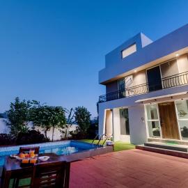Ventara - Lux 4BHK Villa pvt Pool Mountain View Karla Caves