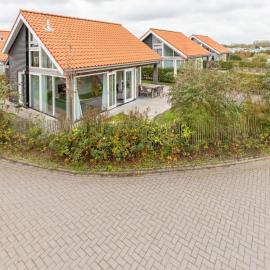 modern comfort, close to the beach