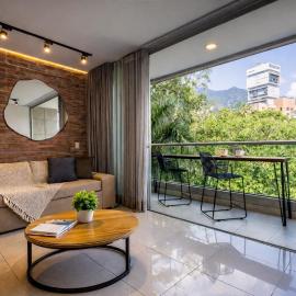 Prime Location with Park Views AC in El Poblado
