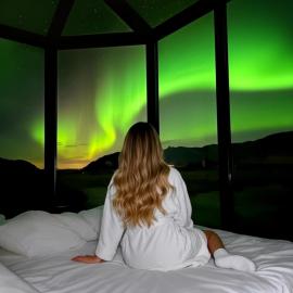 Aurora Glass Cabin I Private Sauna and Jacuzzi, готель у місті Хвольсведлюр