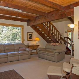 3 Bed Loft Home with 3 Decks and Hot Tub, hotel a South Lake Tahoe