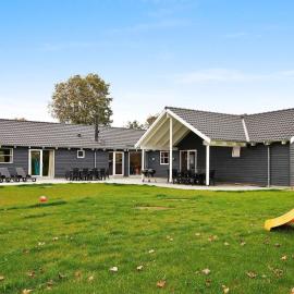 5 star holiday home in Tisvildeleje，齊斯維勒萊厄的飯店
