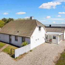 8 person holiday home in Rømø-By Traum
